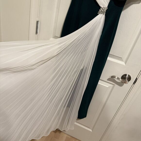 Design Team 4-U Green And White Satin Long Dress, Size 8 With Rhinestone Pin. - Picture 6 of 6